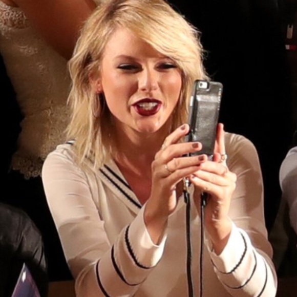 NEW iPhone Ema Blk/Silver Crossbody Case - Picture 2 of 8